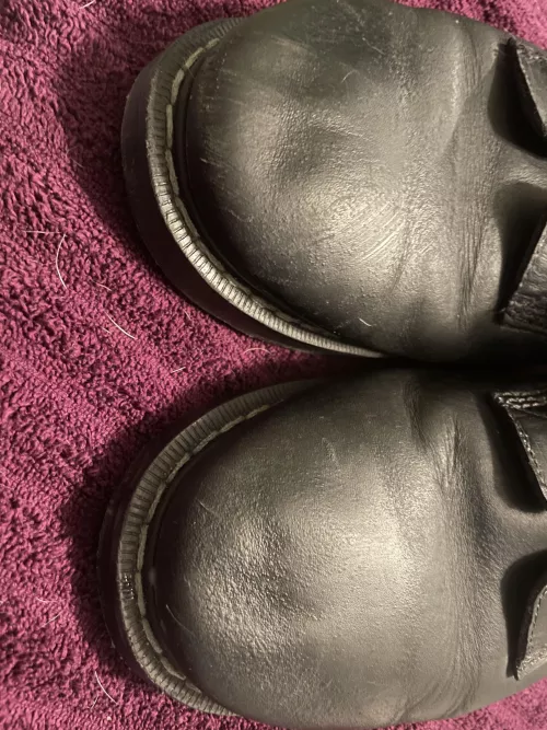 How do i fix this texture on the leather?