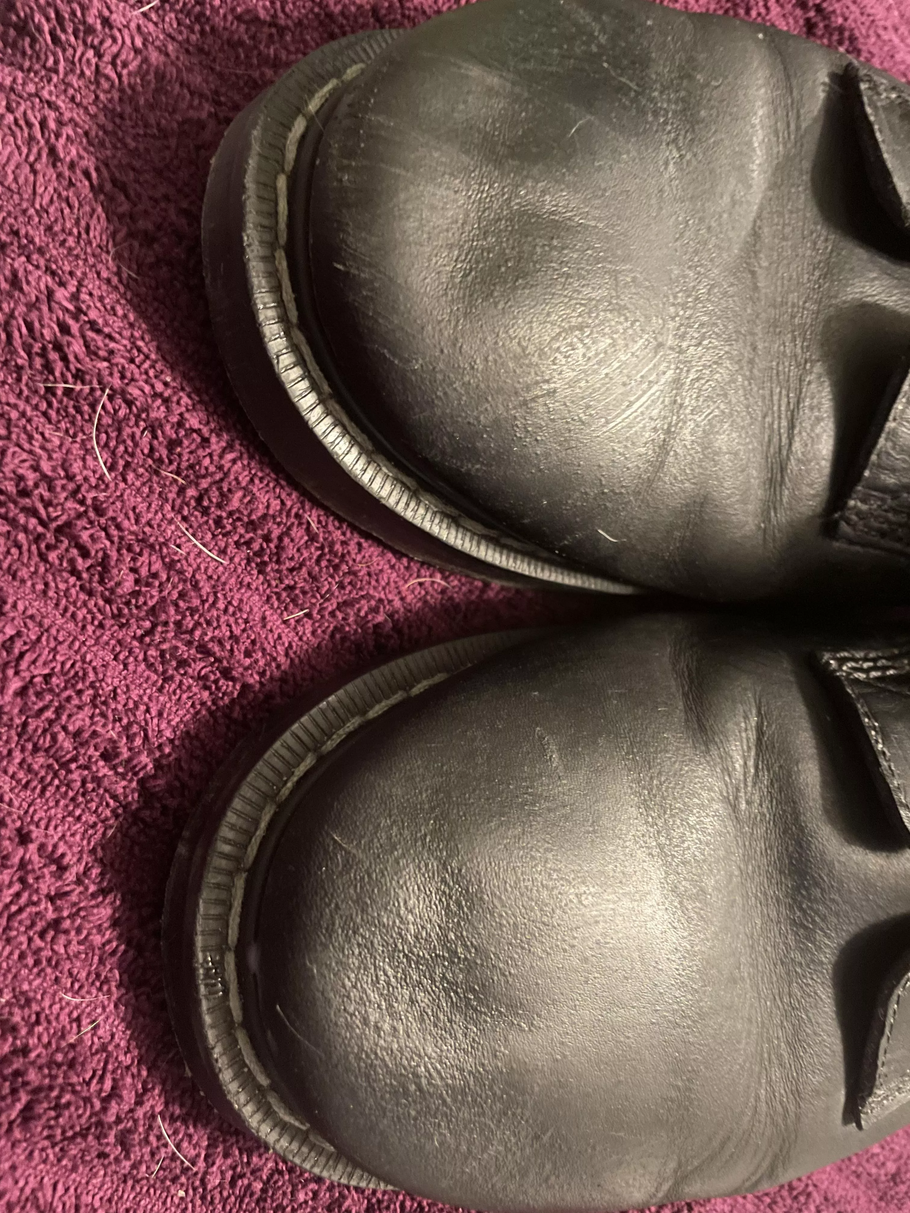 How do i fix this texture on the leather?