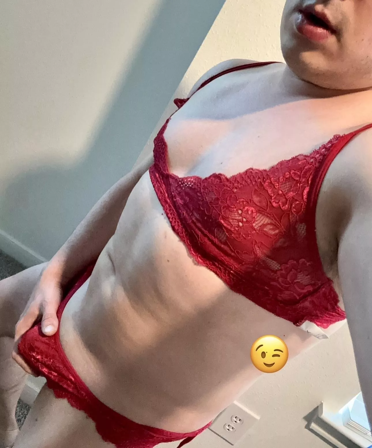 I always fantasize about a domme dressing me up and bringing out my fem side 😘!