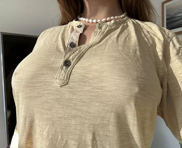 One proud thick chick