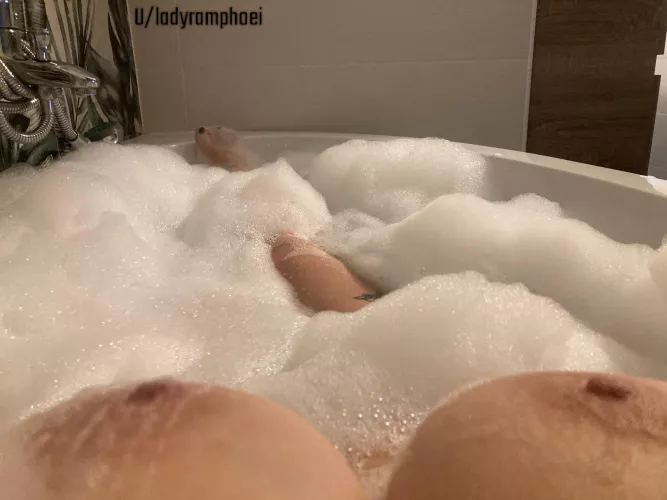 Oops! I did it again..relaxing in the tub🫧
