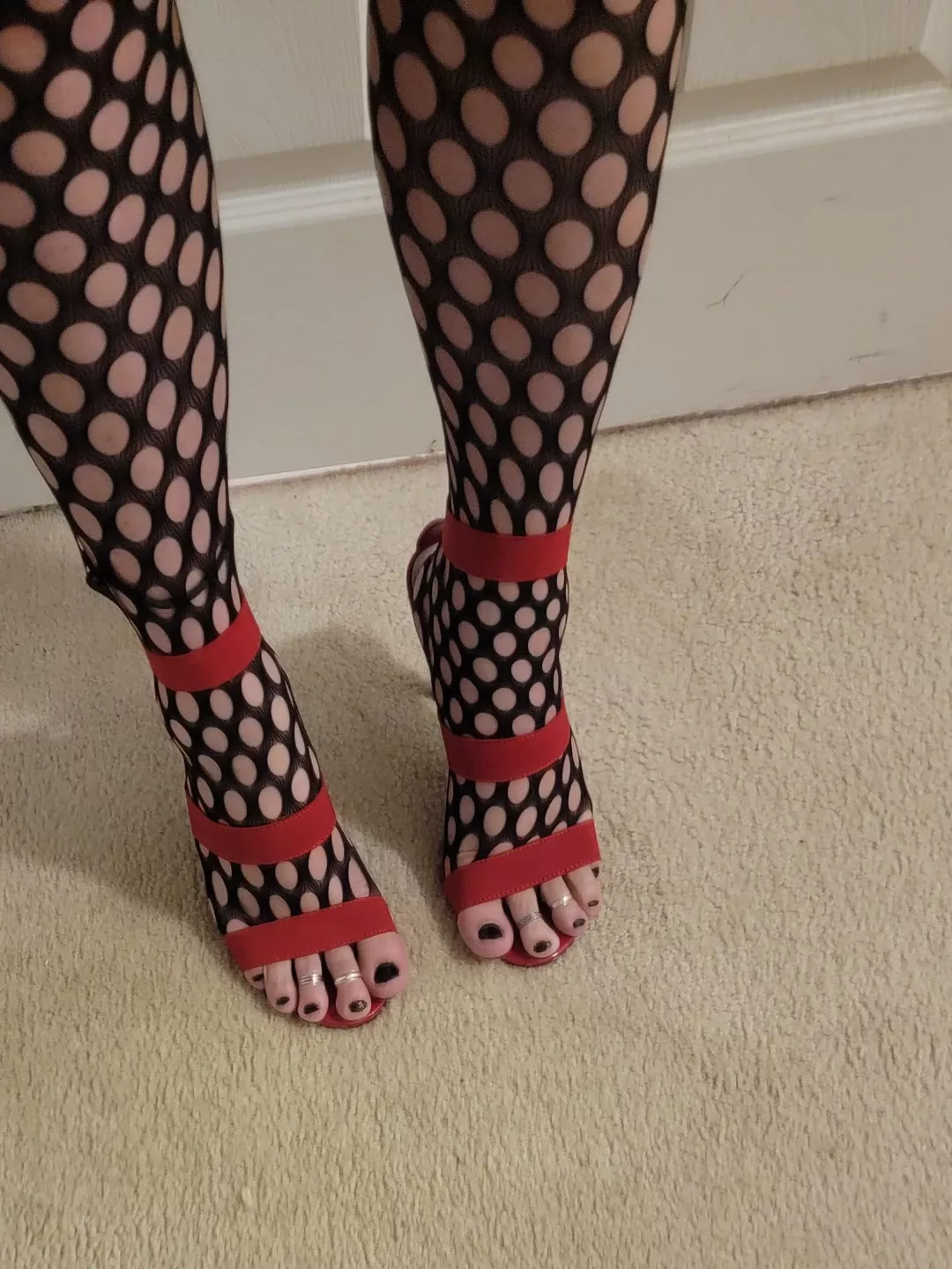 Suck or fuck my feet?