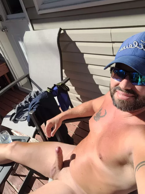 Tell Daddy what his sundial reads. (41)