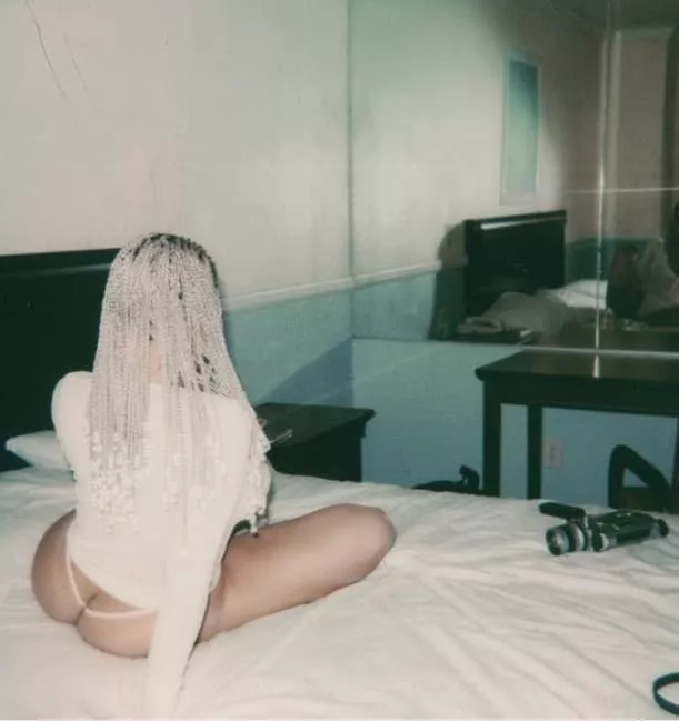 The sexiest butt crack in the world