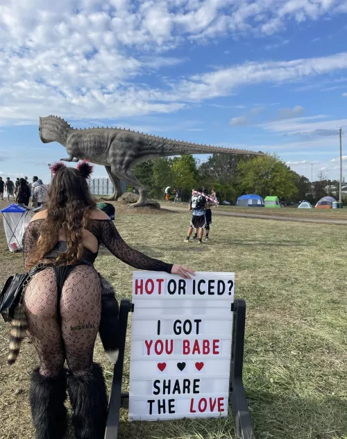 When a bikini barista goes to lost lands she has to get a pic with the coffee sign 😊😉