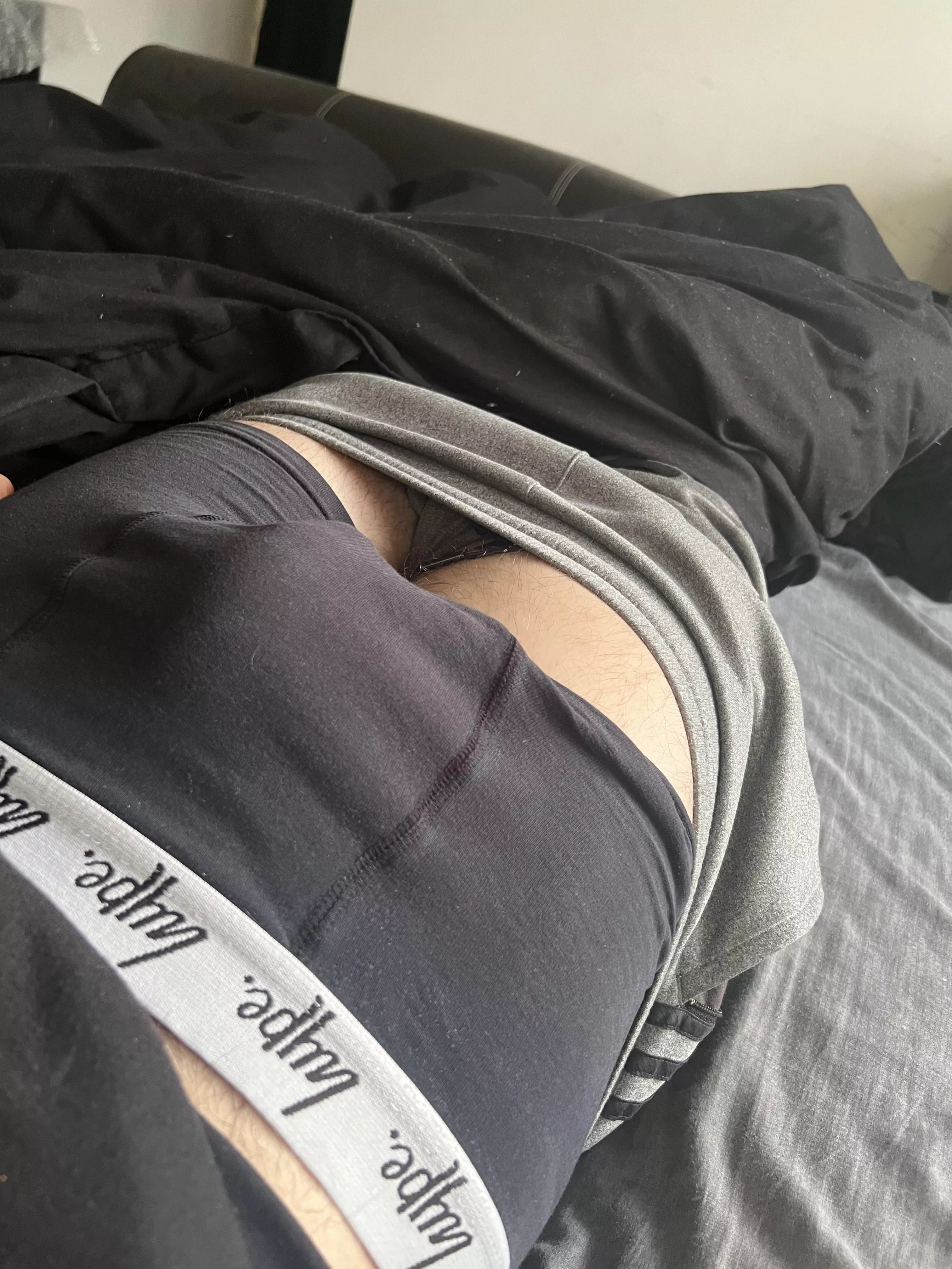 You like my big natural bulge?😏 Dms open💦😈