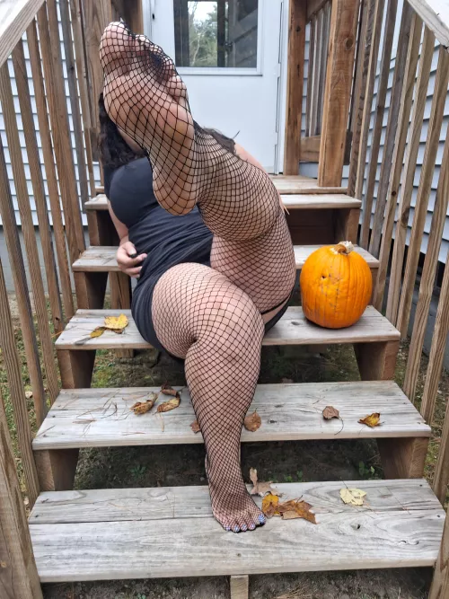 Arches in fishnets 🎃