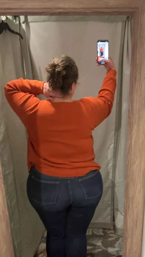 Dressing room selfie 🍑