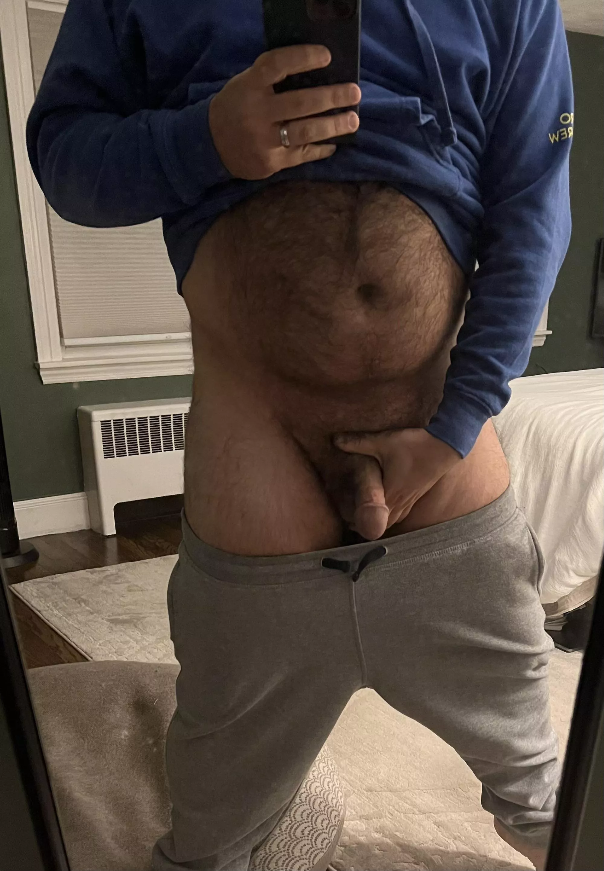 Gray sweatpants season makes me super horny.