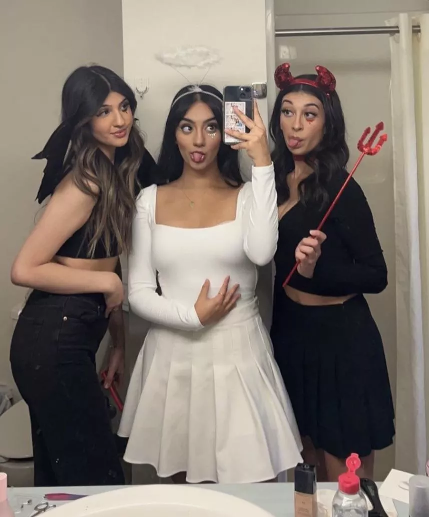 Halloween Girls, who are you showing a good time? [3]