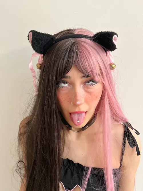 How kinky do you want me to be so i can deserve your load on my face?