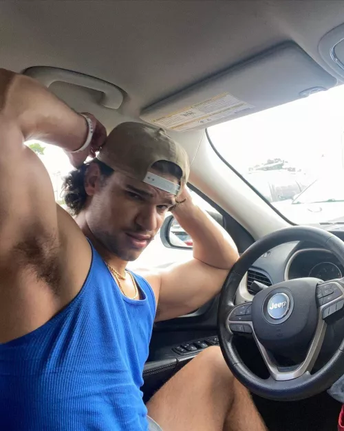 I can’t send my girlfriend this pic