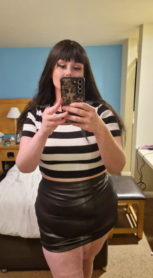 I love a little leather skirt 🖤