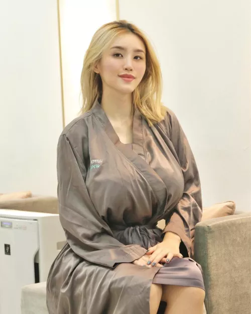 Indonesian girly ...