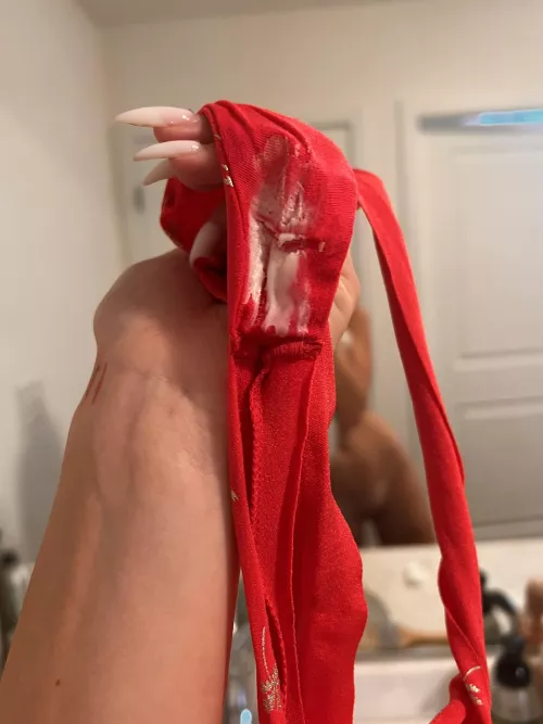 I’ve made a mess. Come get it daddy🥰[f21]