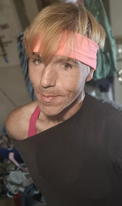 On my Olivia Newton John vibes today 🤣