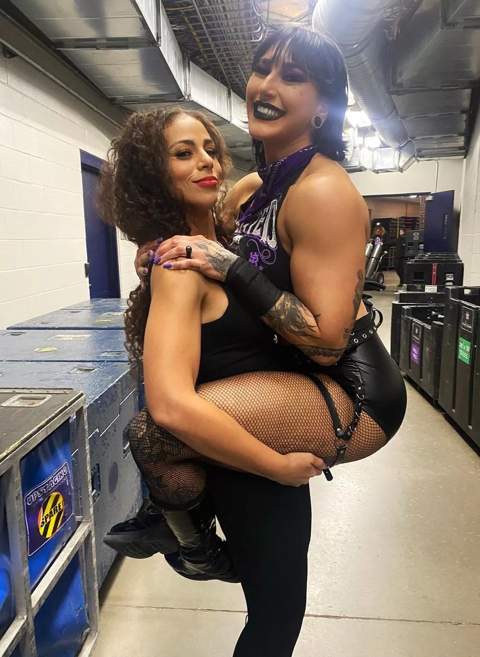 Samantha Irvin & Rhea Ripley