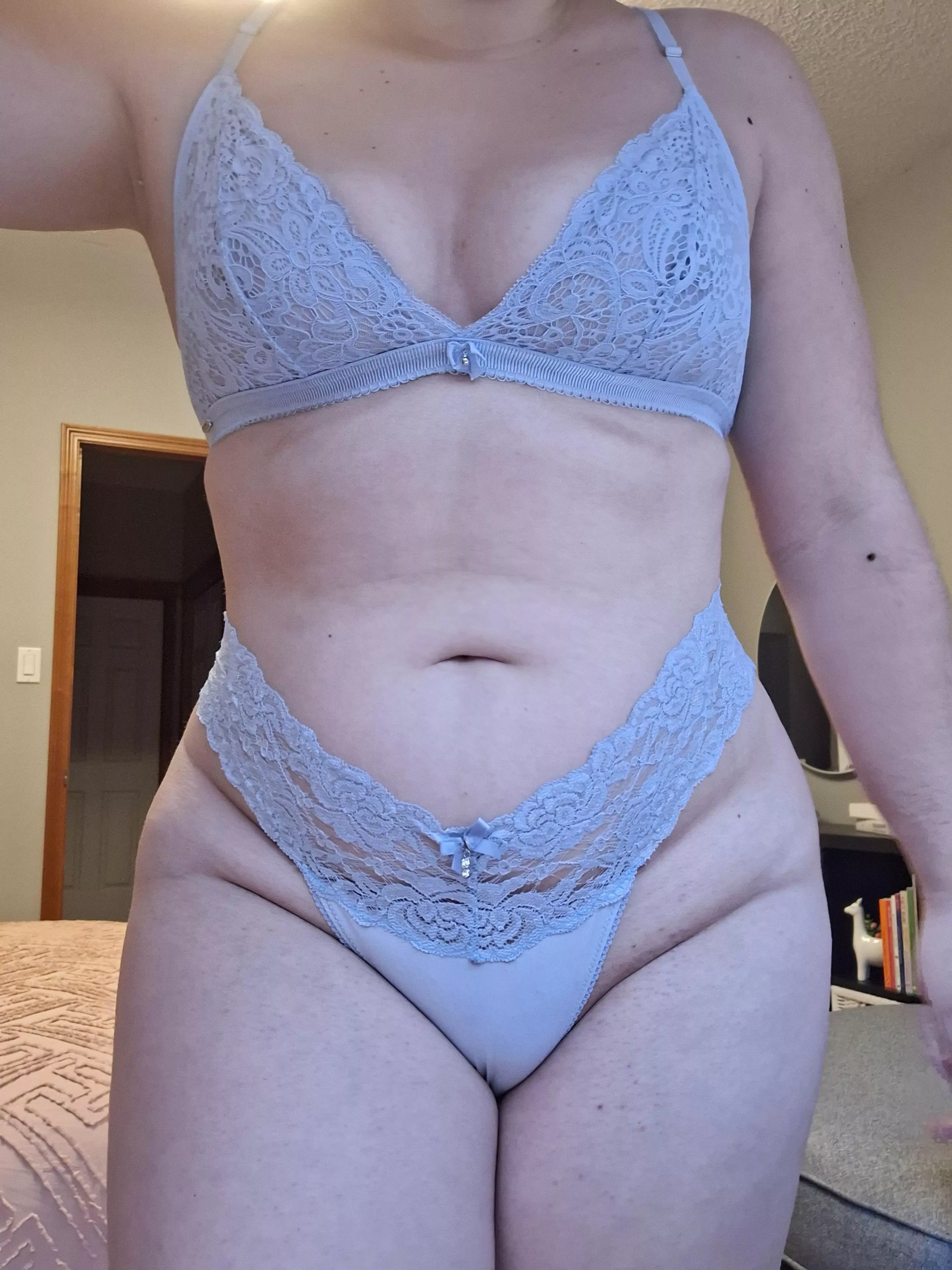 [Selling] [Canada] I still have my bra sale on! Buy one-get one 50% off of all bras and lingerie OR for my Canadian buyers fill a box for $100! Will include matching panties at a discounted rate too, so DM me today :)