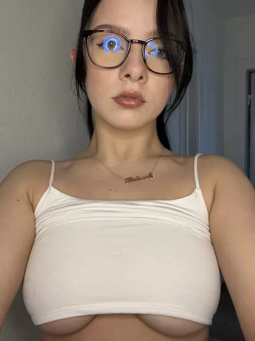 this 18yr old big boobs are desired for older men 😈