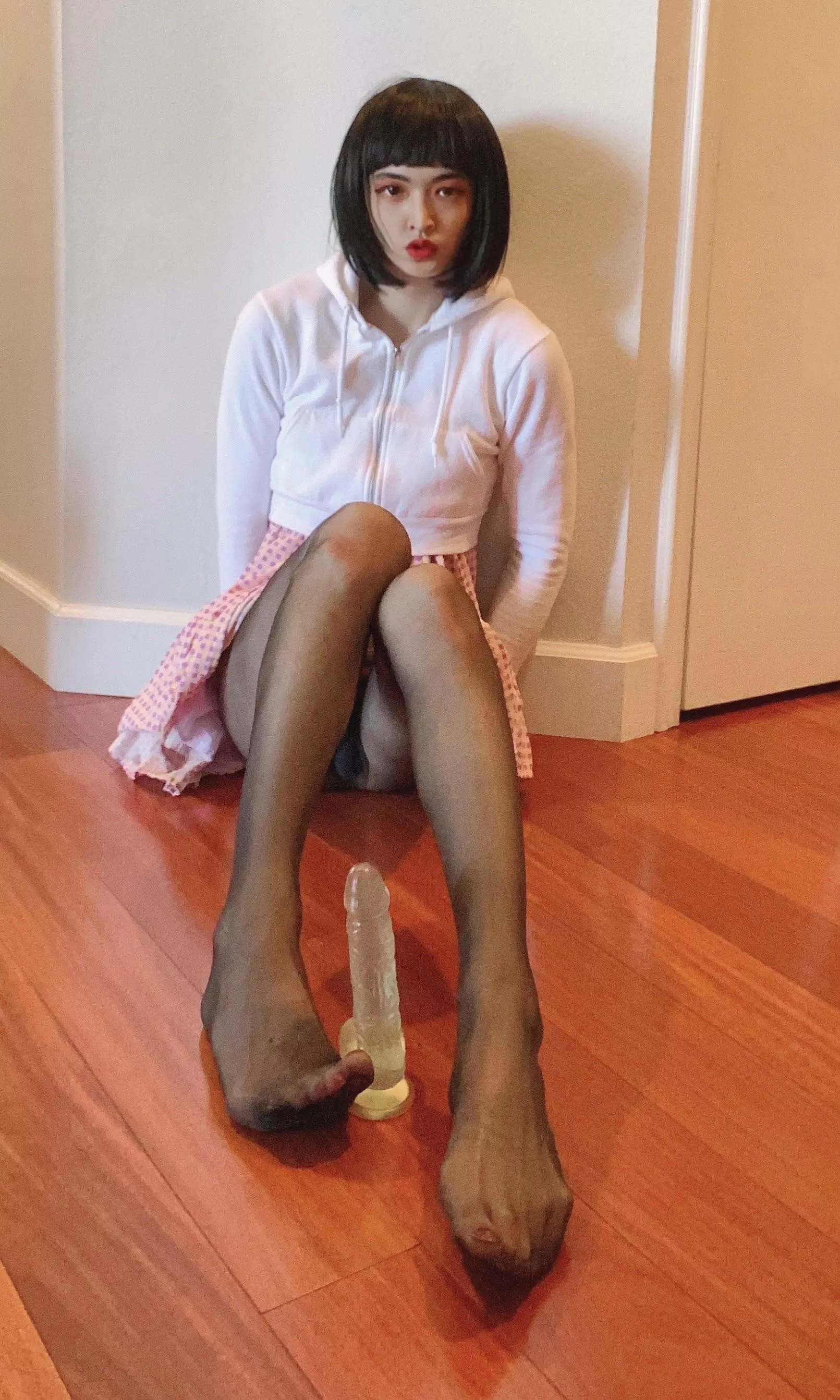 Wanna cum on my pantyhose feet?