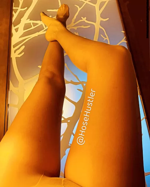 Wanna shake my tree? 🍑🌳