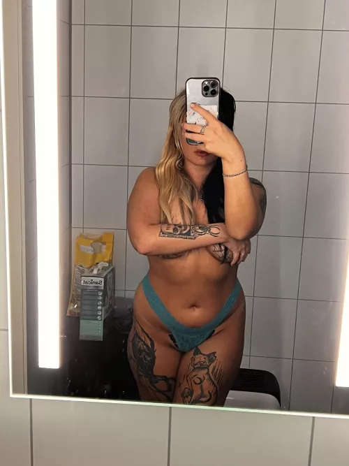 😍 What a hottie!! 😈