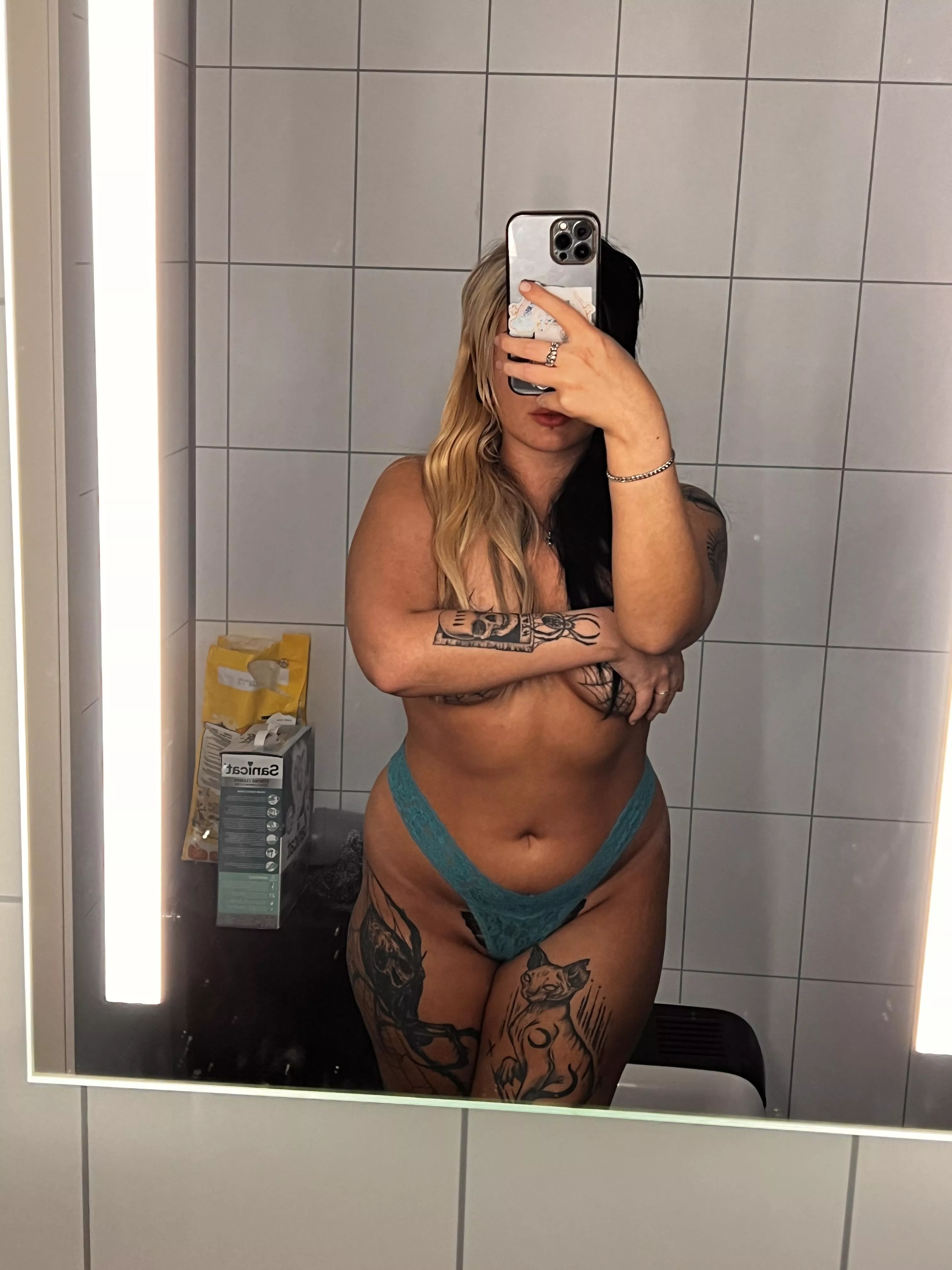 😍 What a hottie!! 😈