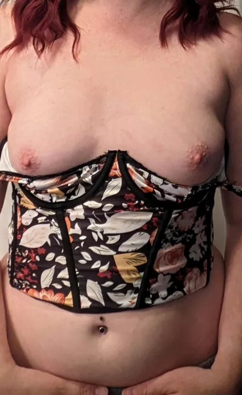 30F Tell me what you think of me.