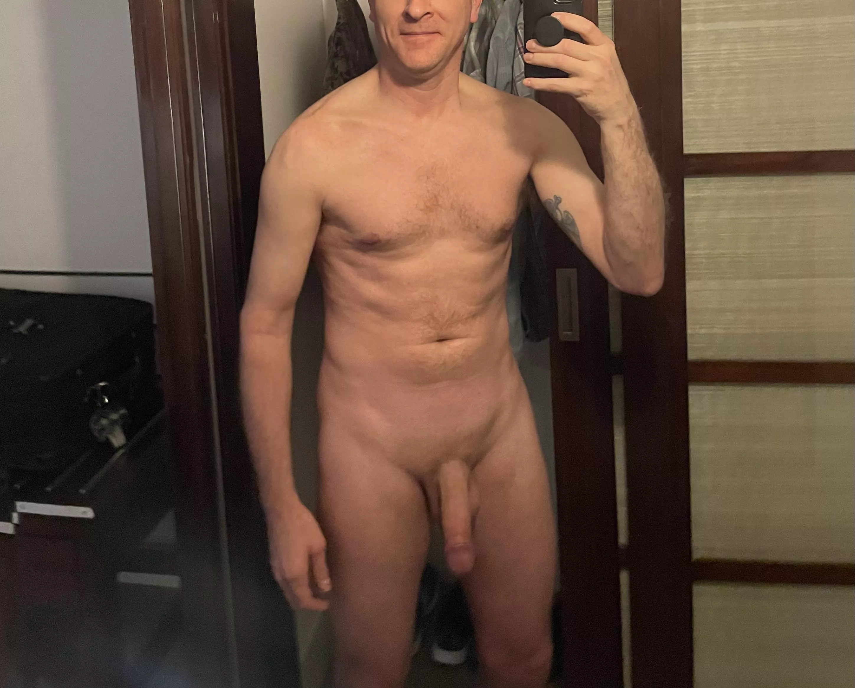 [47] I like the “full length”mirrors in hotels