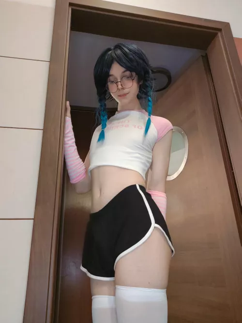 Am I cute or pretty? :3