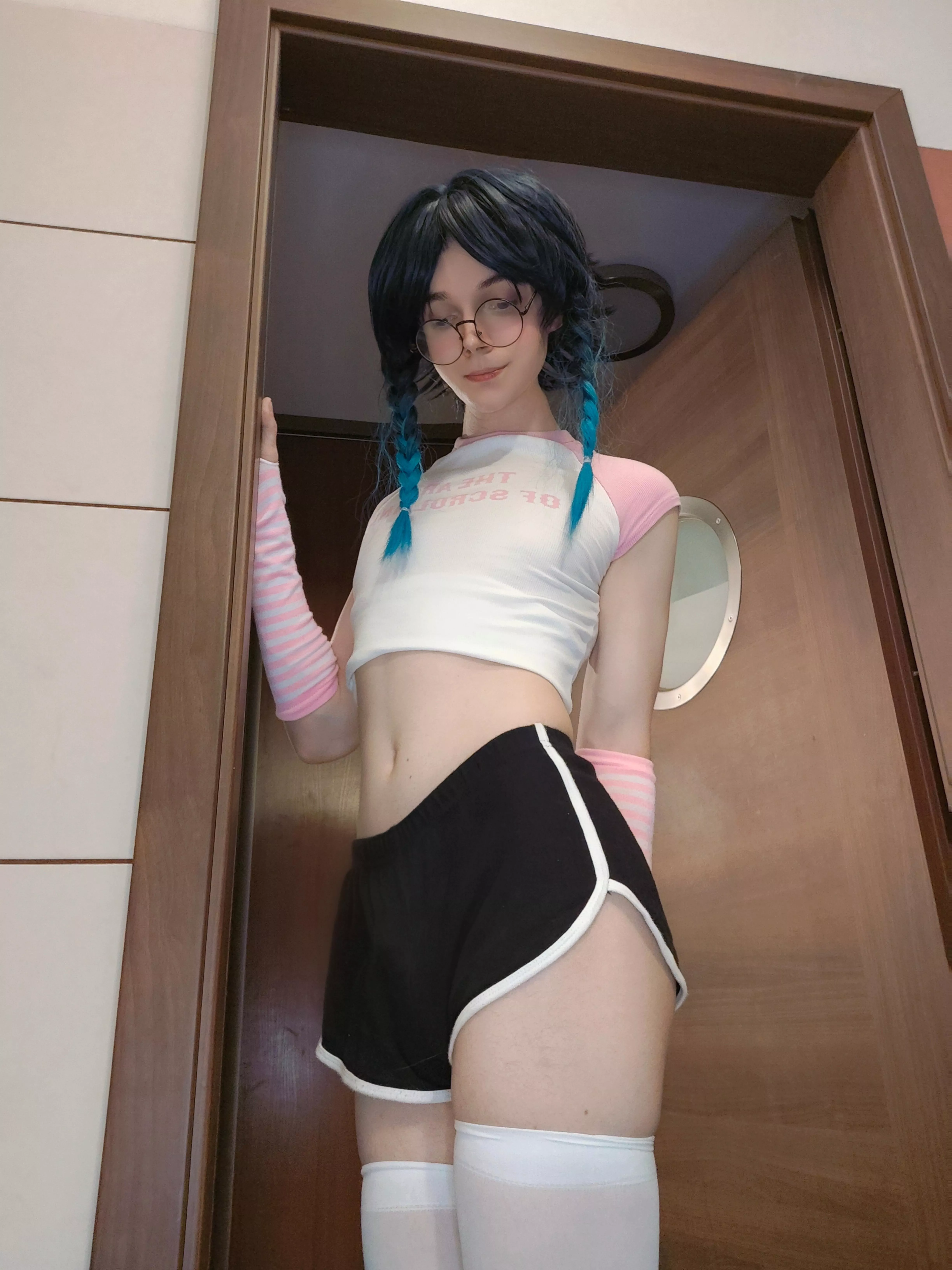 Am I cute or pretty? :3