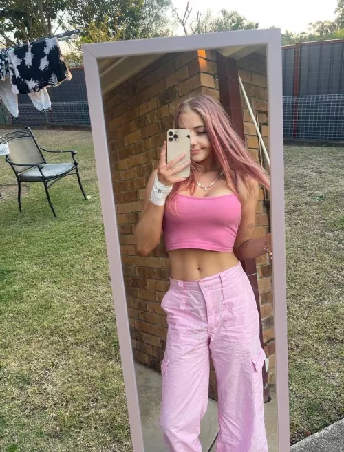 belly button needs a kiss...