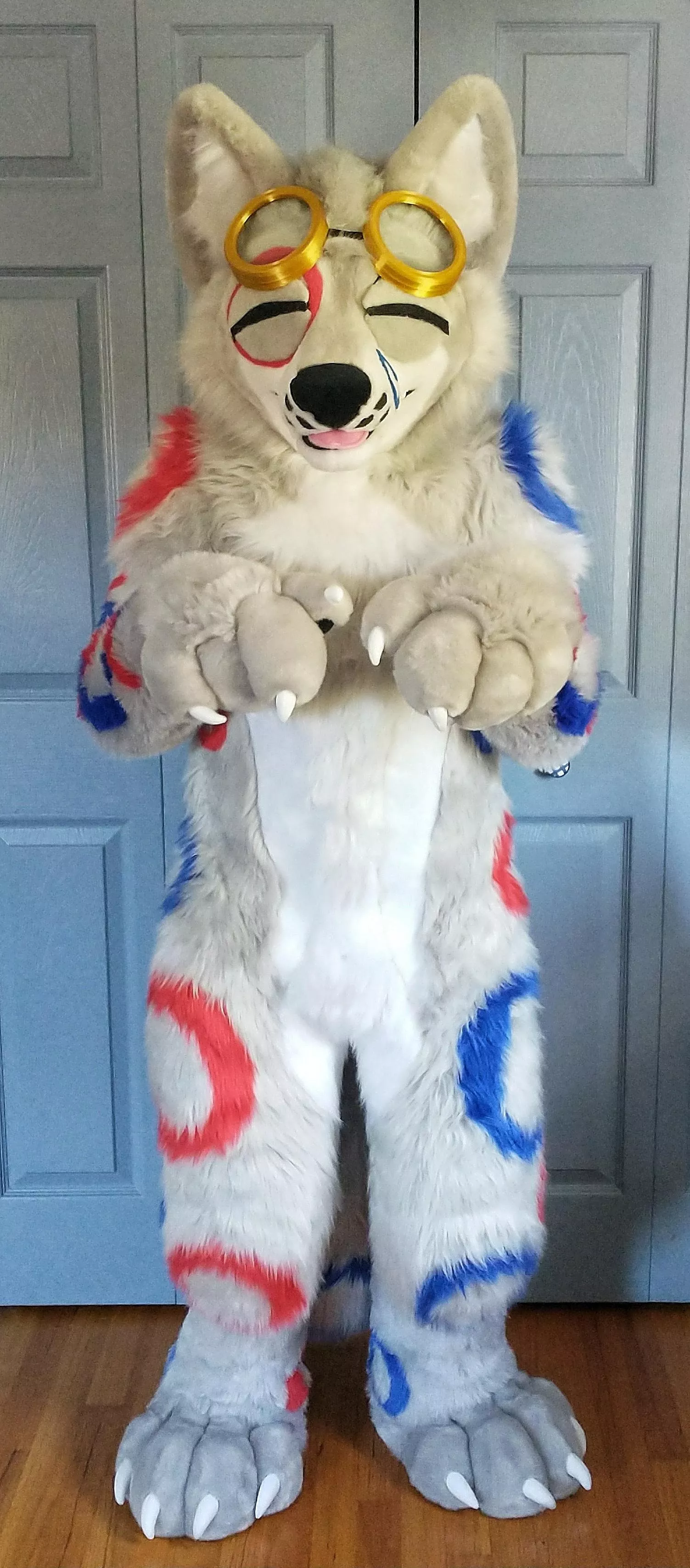 BREAKING NEWS: Local wolf goes '^⁠‿^'