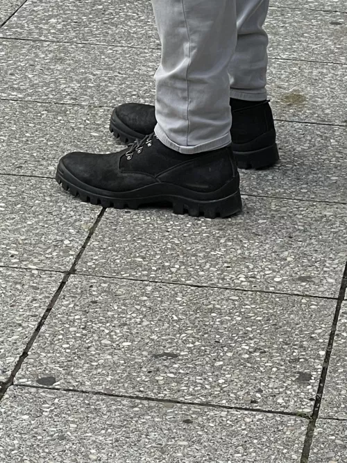 Can anyone id these boots?