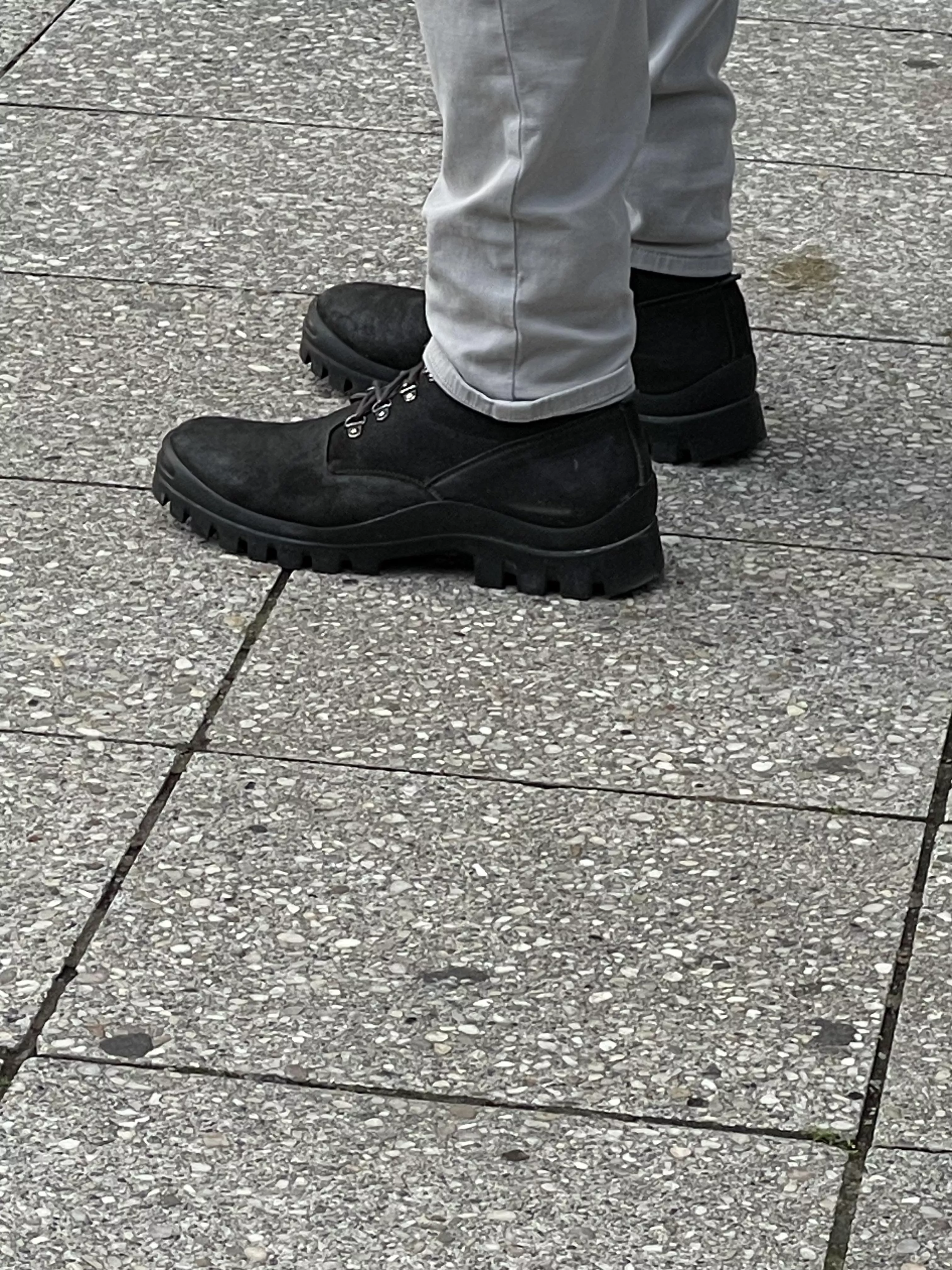 Can anyone id these boots?
