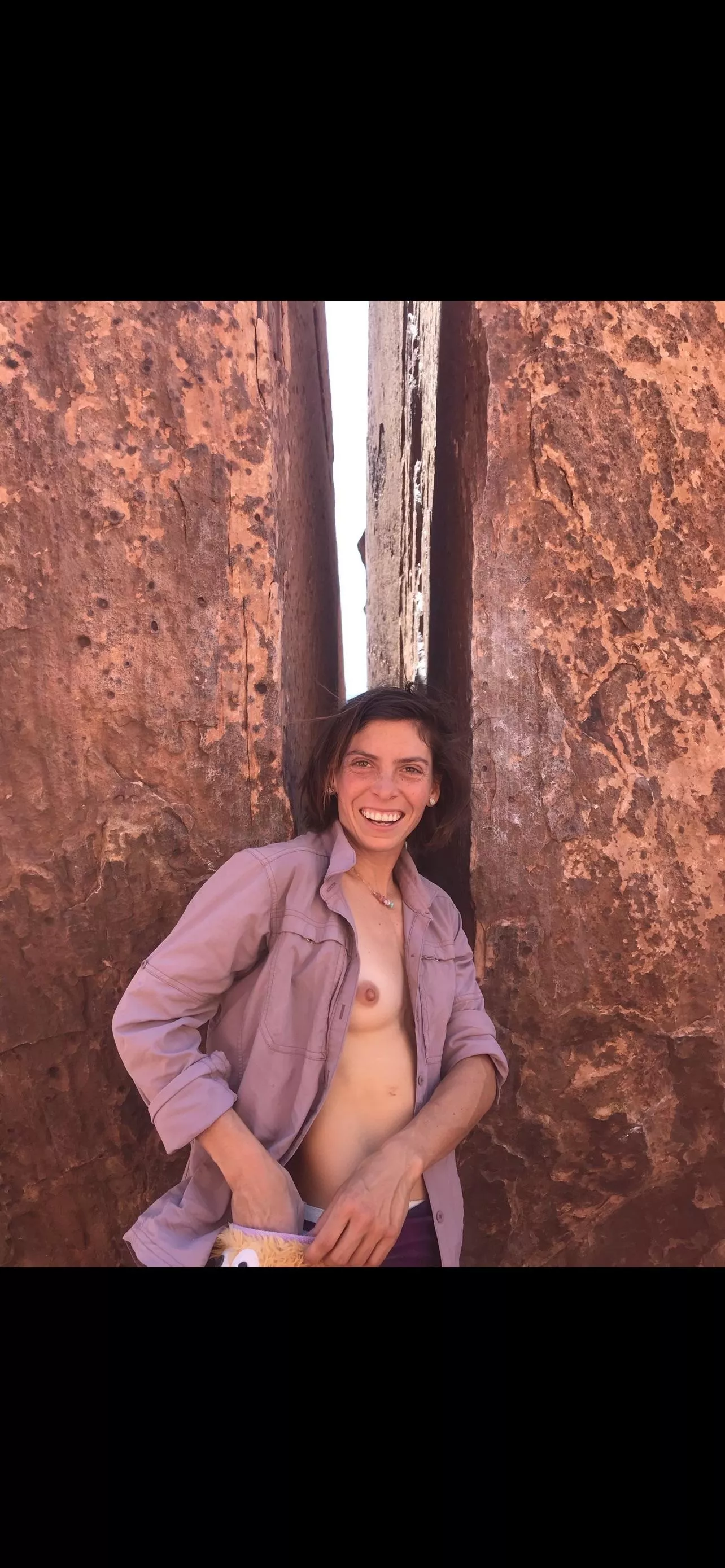 Chalking up before this Red Rocks Chimney!!! 😍🥰🥰