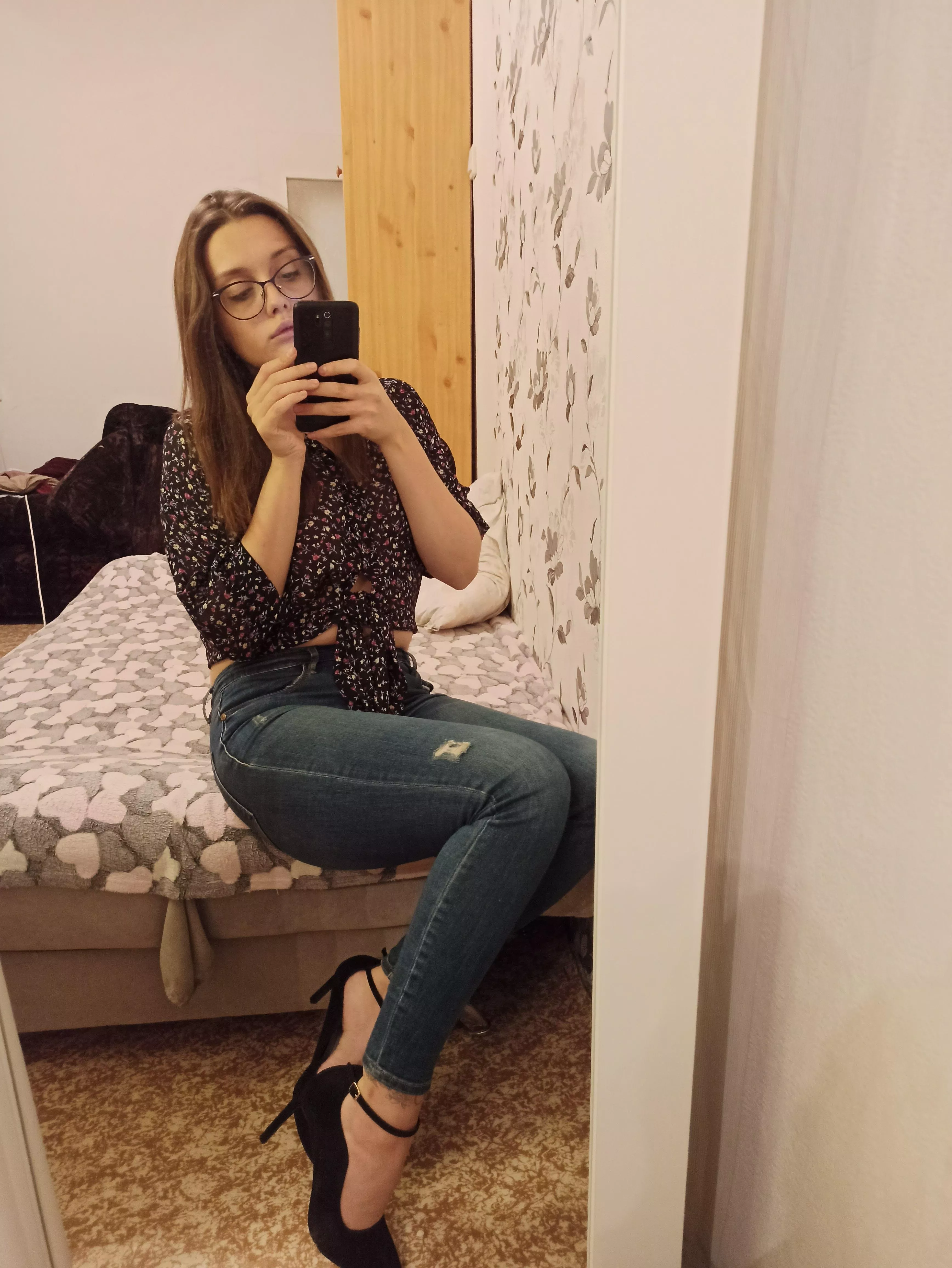 Do you like secretaries with heels like that? (F)