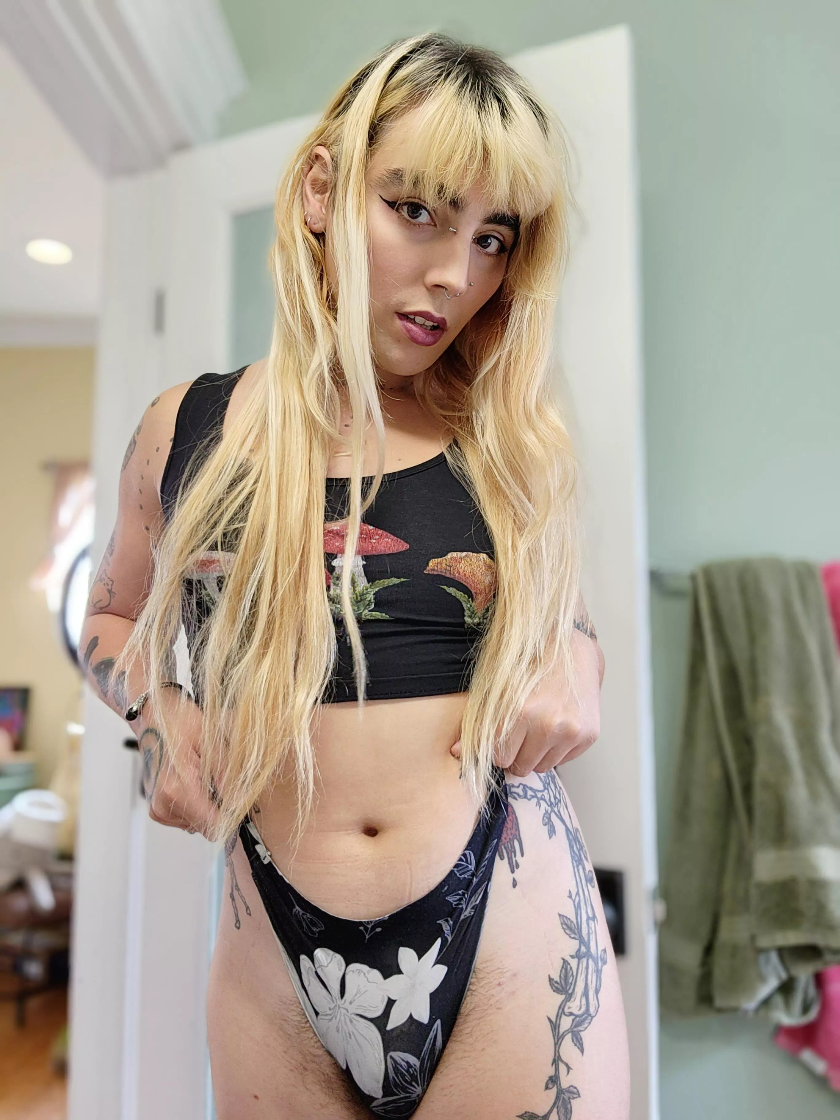 Getting ready to go our tonight and feelin hawttt