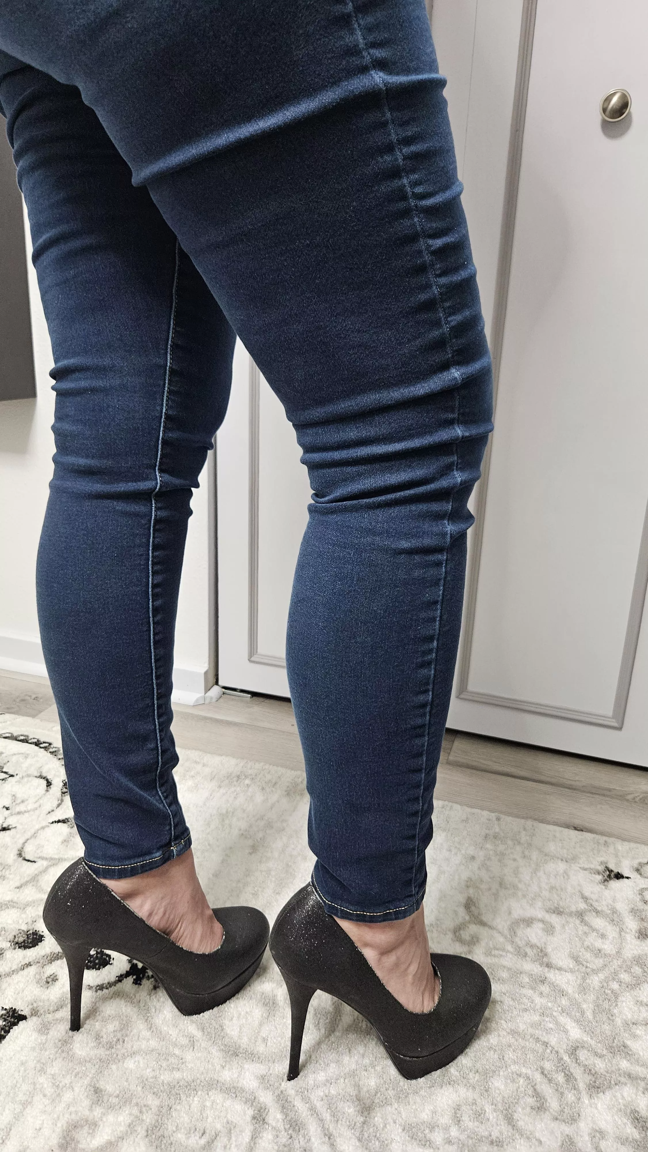I just love jeans and heels....