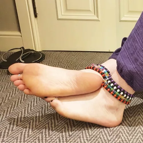 I want to feel your tongue on my soft soles 😈