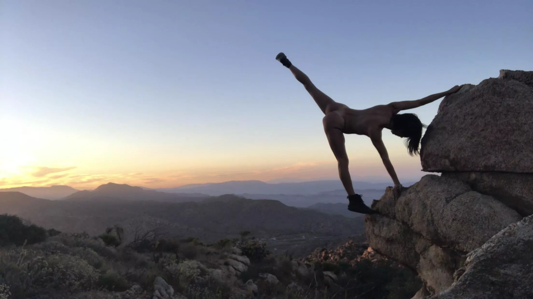 Just waiting for that comet ☄️ to pass through the sky 🌌! So I hungout and touched rock naked in the mean time 🥰🪨