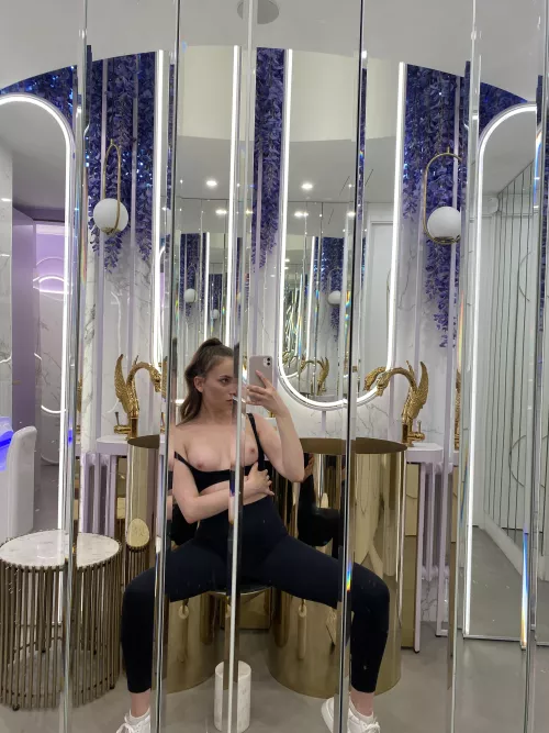 my trainer is always late for class and I send him pictures like this to hurry him up (f)