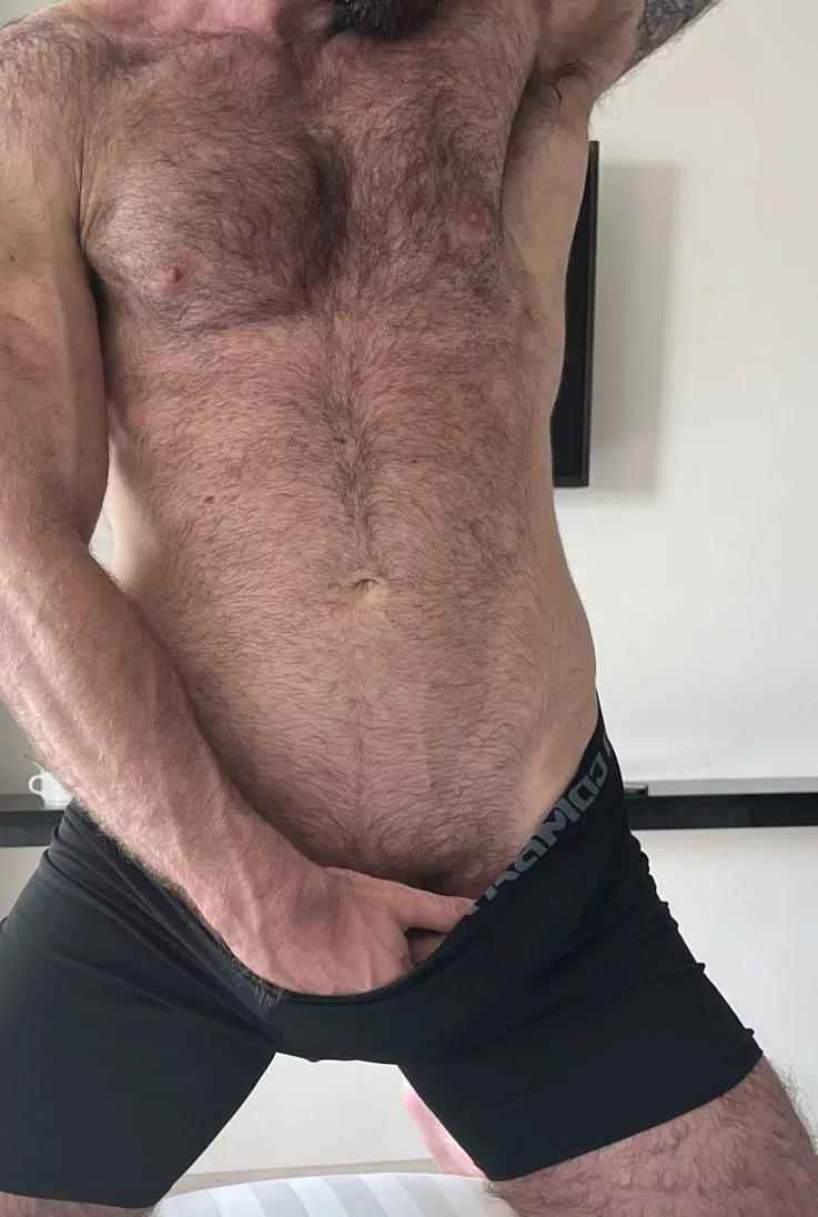 POV: Would you consider me insanely hairy?