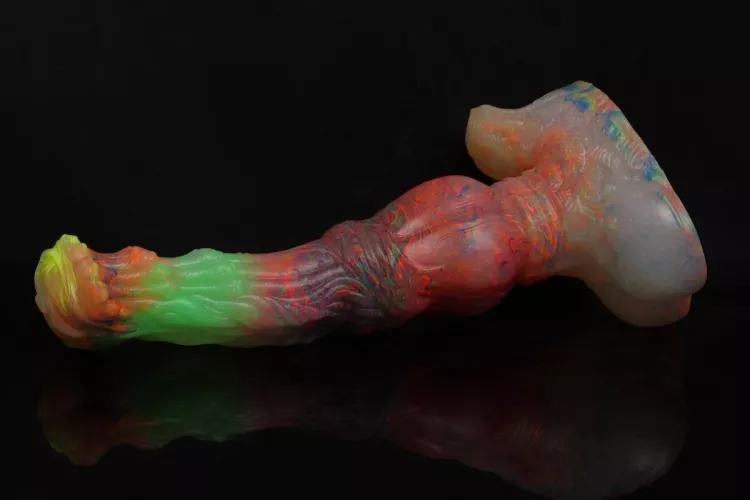 RAINBOW SERAPHINA! 🏳️‍🌈🌈🤩 This Aurora-like party string pour got to me.