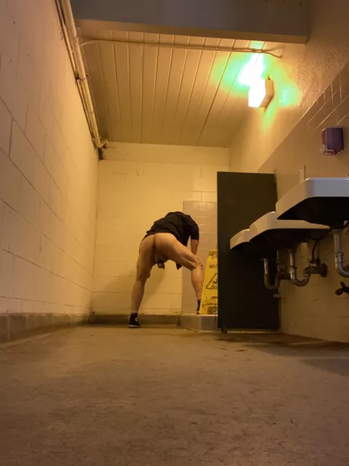 Any bros into public play