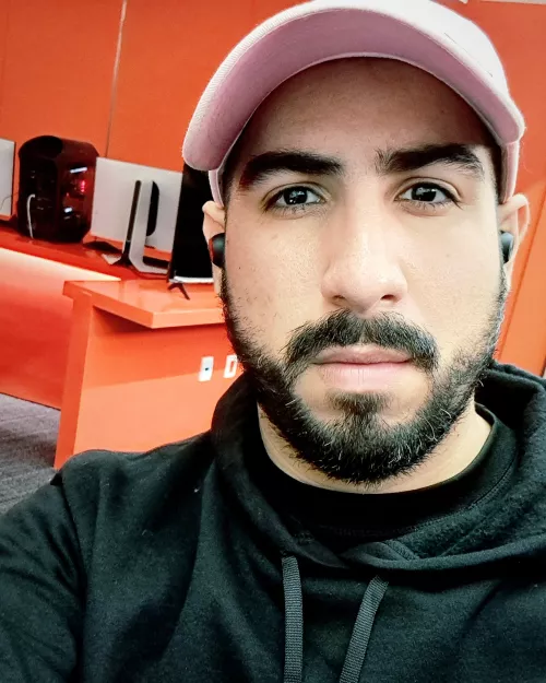 Gaymer couch and data analyst single open for a player 2 🩵