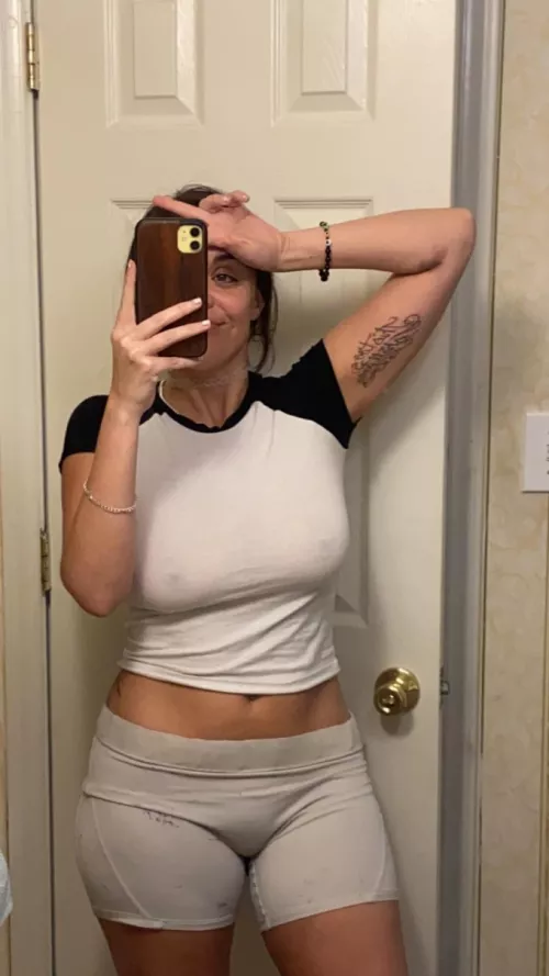 Hi it’s been a while. enjoy my cute lil body