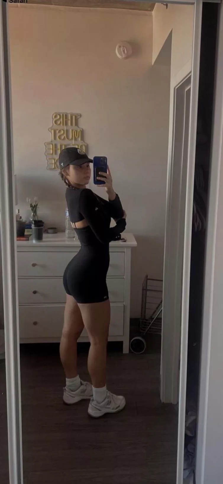 I love being her cuck and watching her fuck bbc, DM me