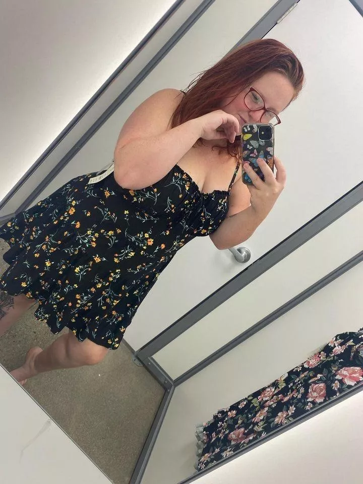 Im not sure how i feel about this dress. 🤔 I think I like it. But idk