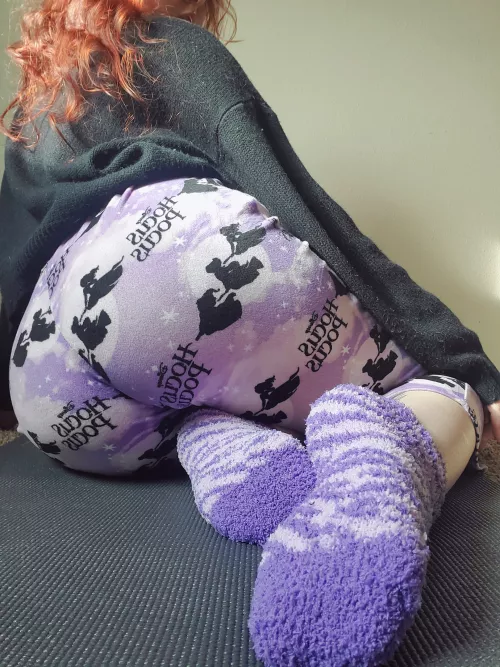 These socks will keep you warm when it starts getting chilly [Selling]